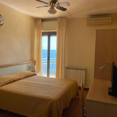 Ulivo Hotel Диано Марина Екстериор снимка