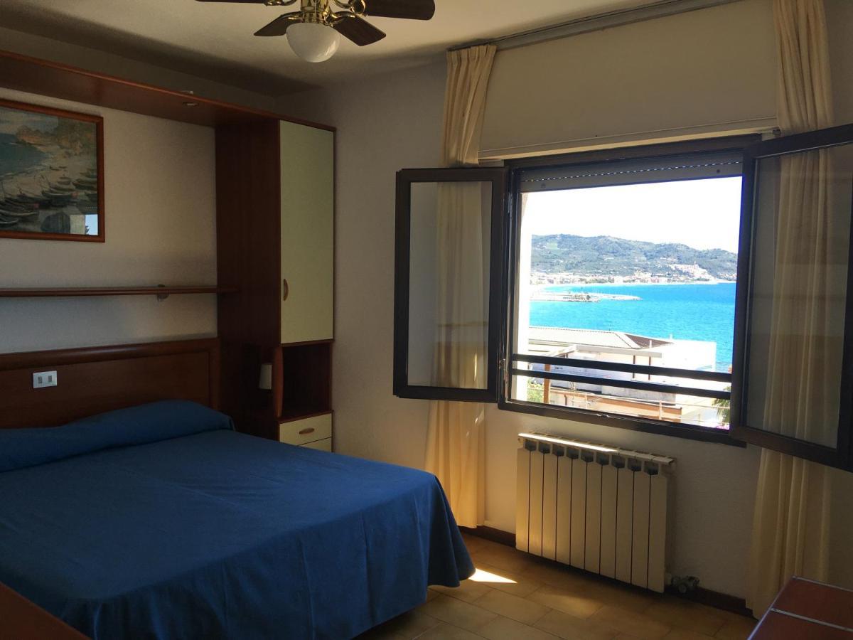 Ulivo Hotel Диано Марина Екстериор снимка