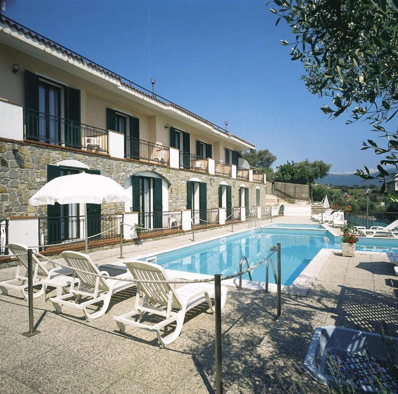 Ulivo Hotel Диано Марина Екстериор снимка