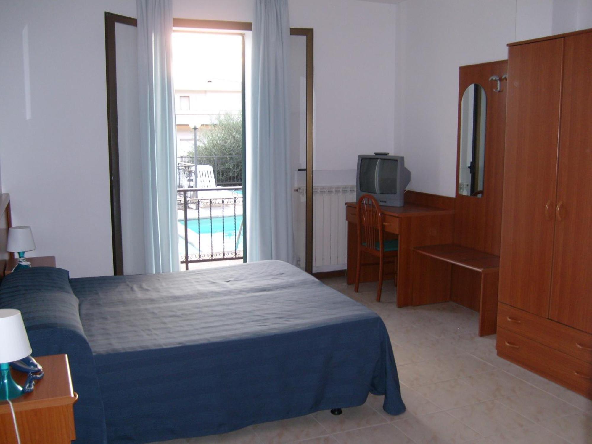 Ulivo Hotel Диано Марина Екстериор снимка
