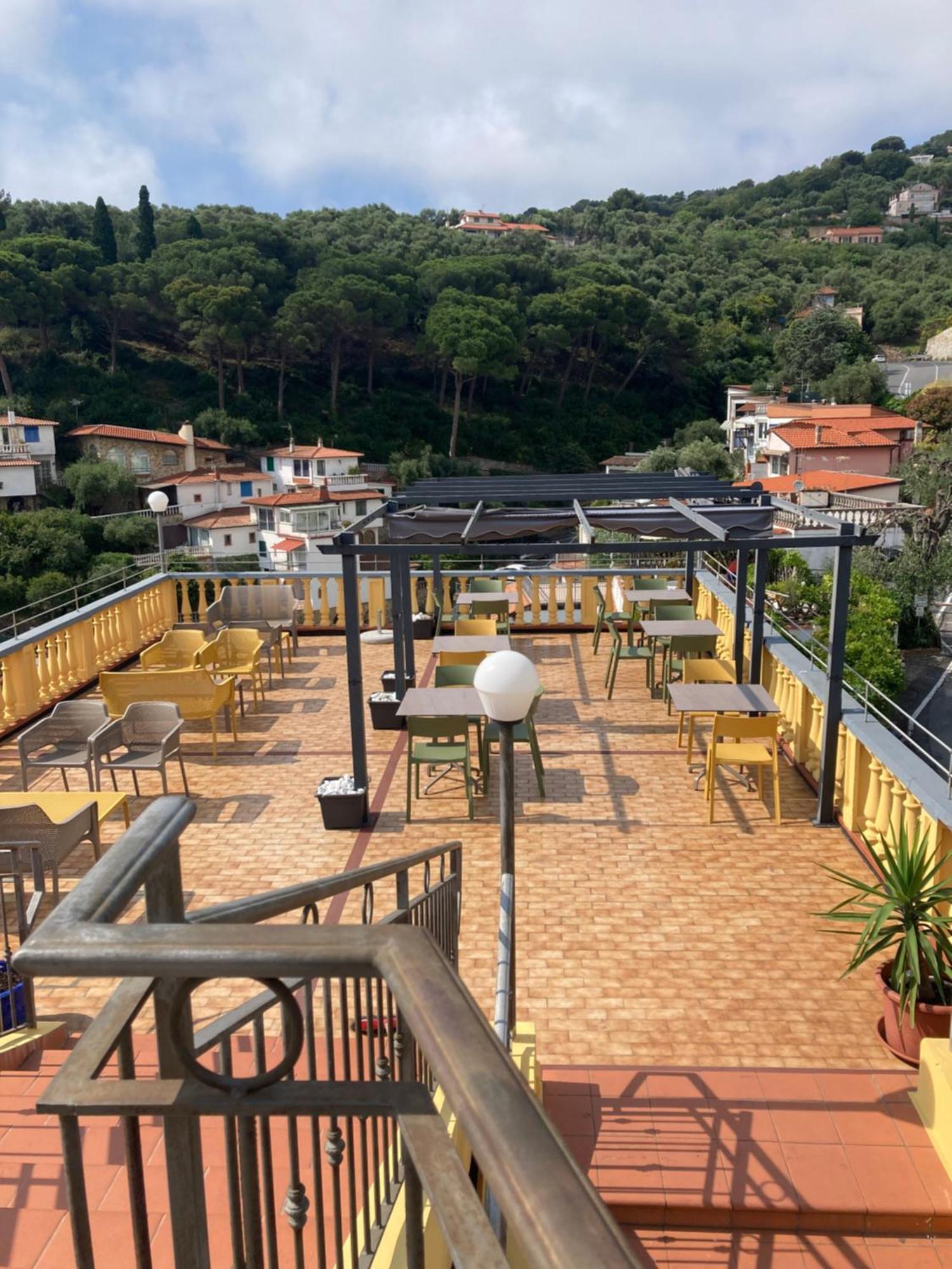 Ulivo Hotel Диано Марина Екстериор снимка