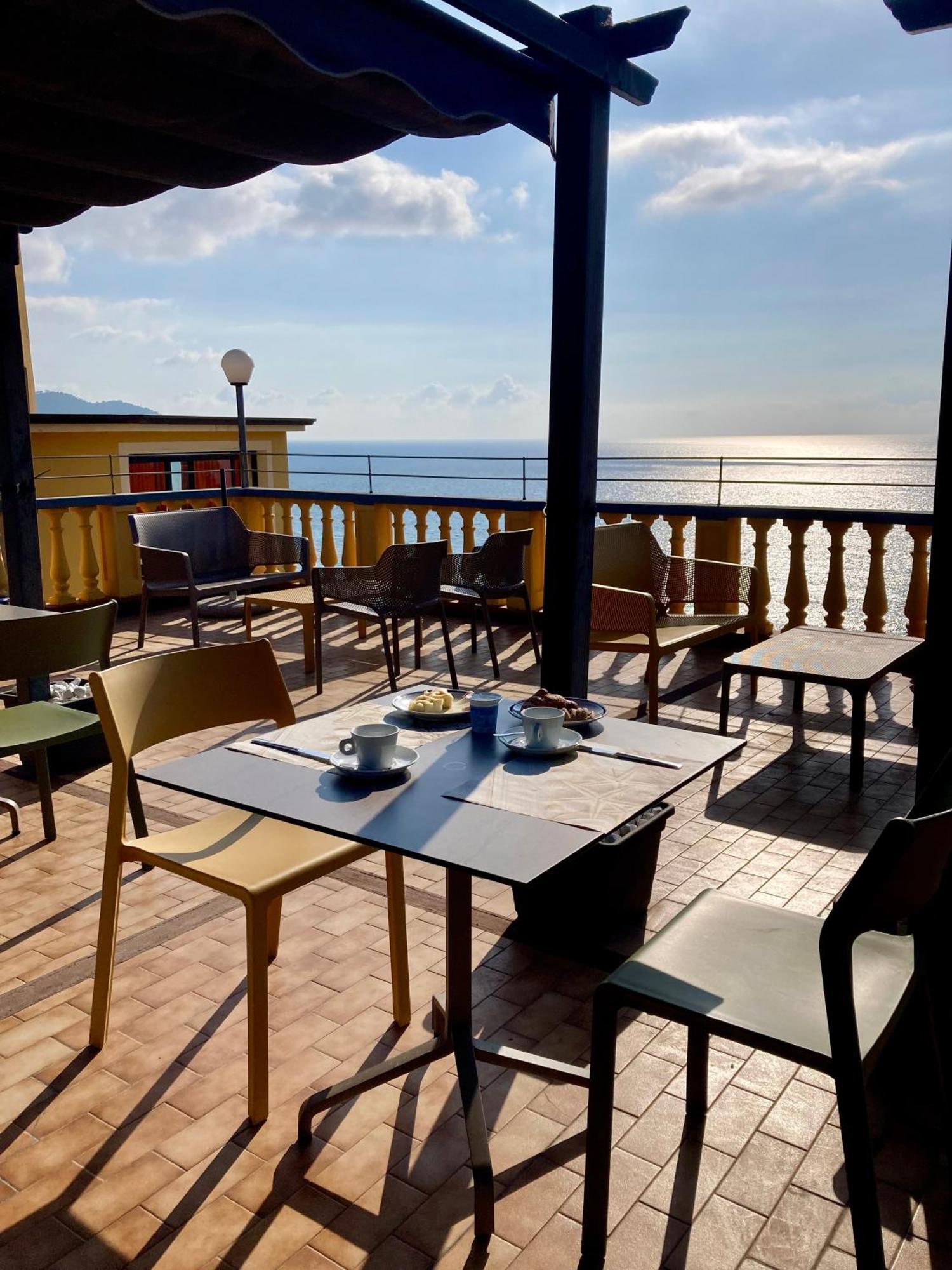 Ulivo Hotel Диано Марина Екстериор снимка