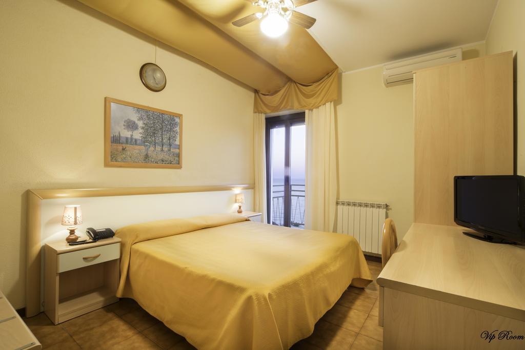 Ulivo Hotel Диано Марина Екстериор снимка