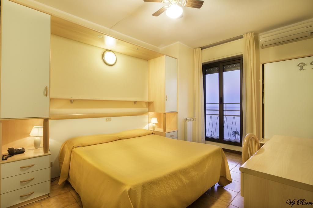 Ulivo Hotel Диано Марина Екстериор снимка